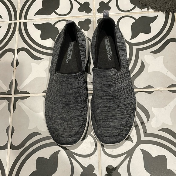 Skechers Shoes - Women’s Skechers GOWALK GOGA Max shoes size 8.5 almost new